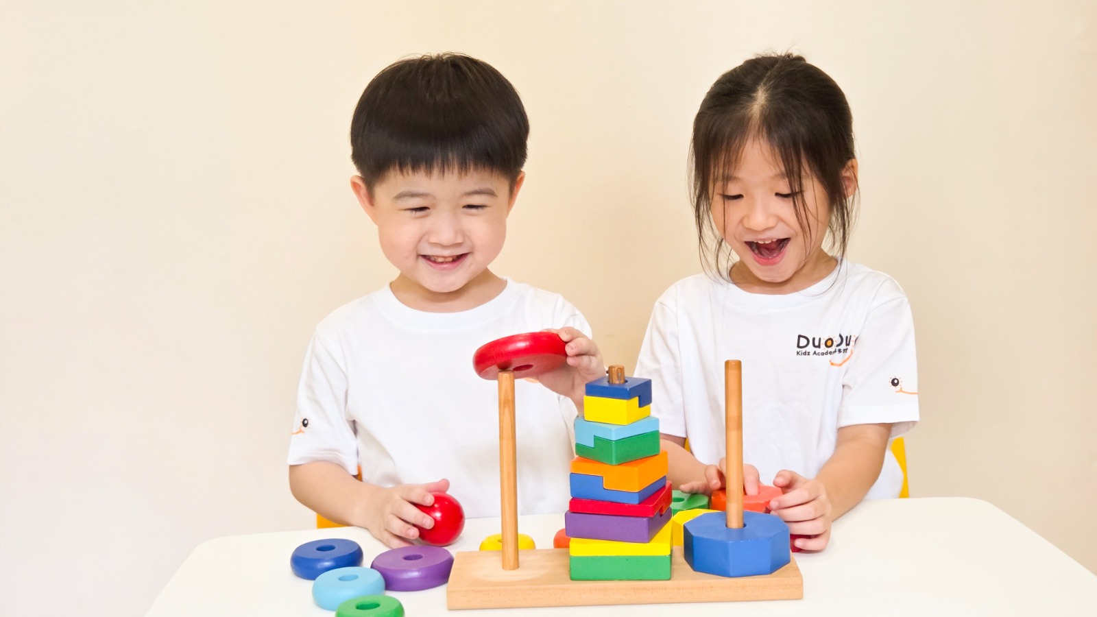  Preschool children reading together 